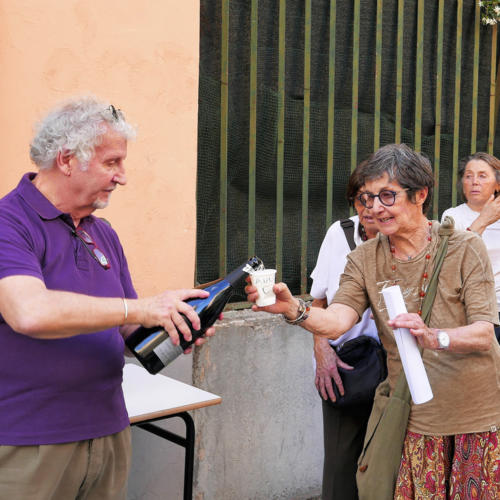 Si brinda al successo di questa fantastica festa