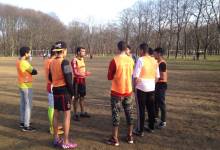 Nelle pause di gioco si discutono le strategie