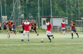 Un momento della gara con i nostri in maglia rossa