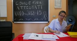 Ultimi preparativi prima della consegna degli attestati